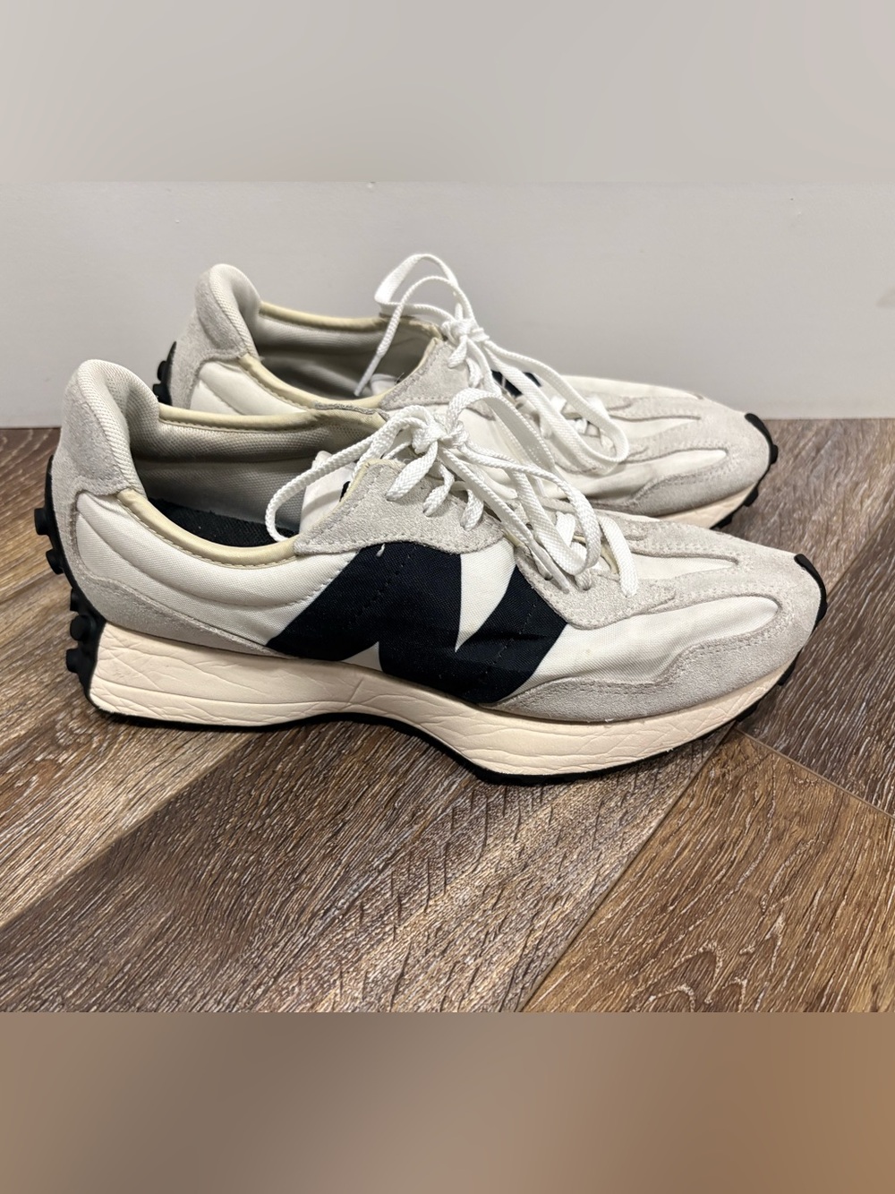 New Balance 327 Sea Salt &Black Sz 9